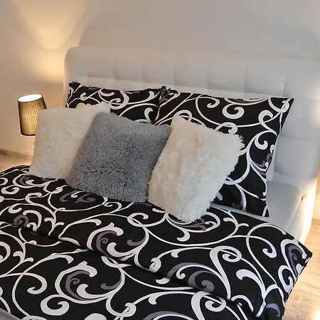 City House - Silver Apartment