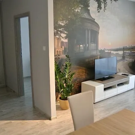 City House - Silver Apartment